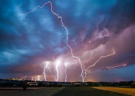 orage et éclairs.